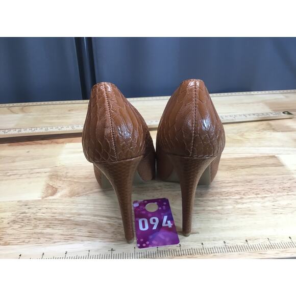 BCBGeneration Penni Heels Women's 9 Brown Snake Skin Slip-On Platform Pump - Picture 3 of 8